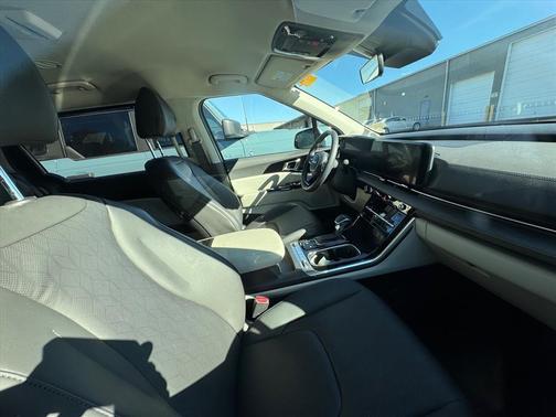 2024 Kia Carnival SX