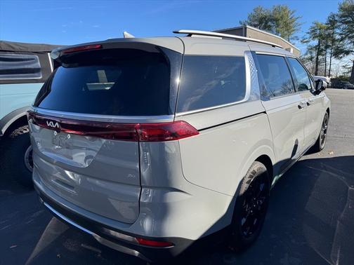 2024 Kia Carnival SX