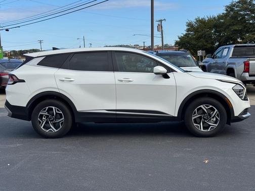 2024 Kia Sportage LX