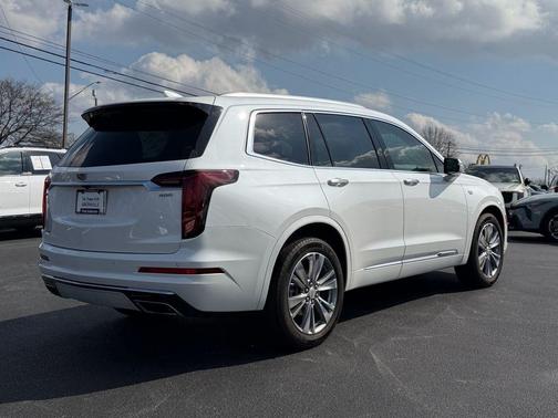 2023 Cadillac XT6 Premium Luxury FWD