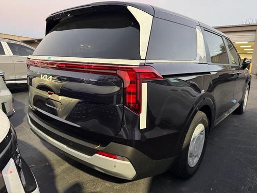 2026 Kia Carnival LX