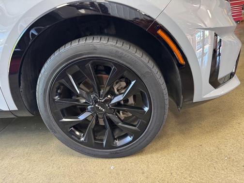 Wolf Gray 2022 Kia Sorento SX