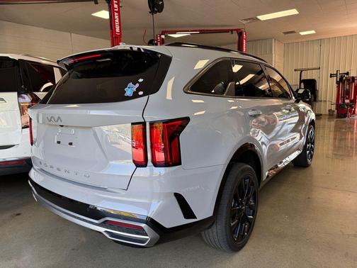 Wolf Gray 2022 Kia Sorento SX