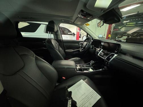 Wolf Gray 2022 Kia Sorento SX