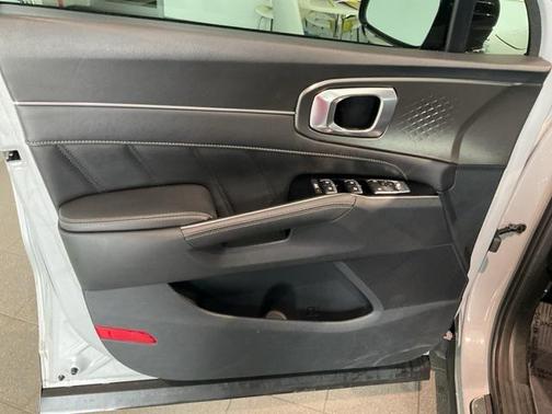 Wolf Gray 2022 Kia Sorento SX