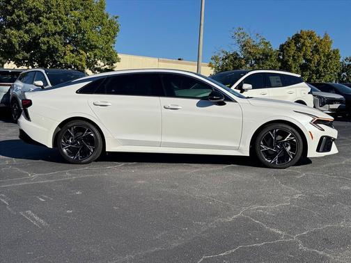 Snow White Pearl 2025 Kia K5 GT-Line