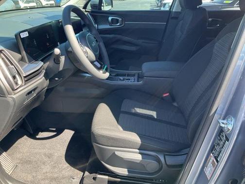 2025 Kia Sorento LX