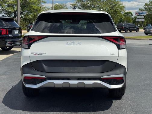 Snow White Pearl 2023 Kia Sportage LX