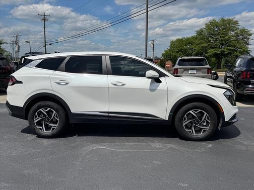 Snow White Pearl 2023 Kia Sportage LX