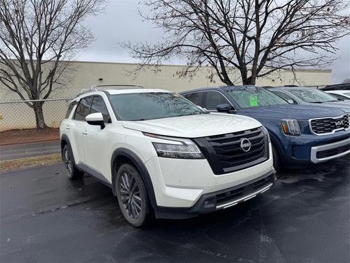 2023 Nissan Pathfinder SL 4WD