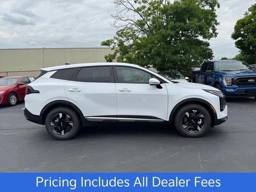 White Pearl 2026 Kia Sportage LX