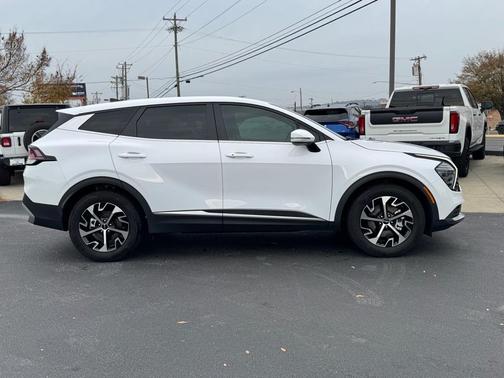 2024 Kia Sportage EX