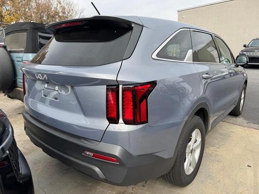 2023 Kia Sorento LX