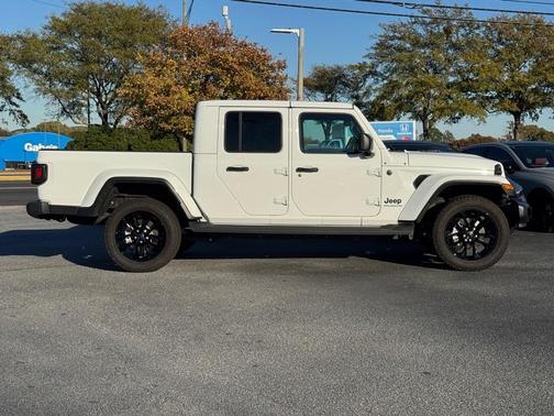 2025 Jeep Gladiator Nighthawk