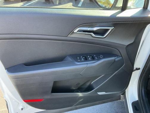 2025 Kia Sportage Hybrid LX