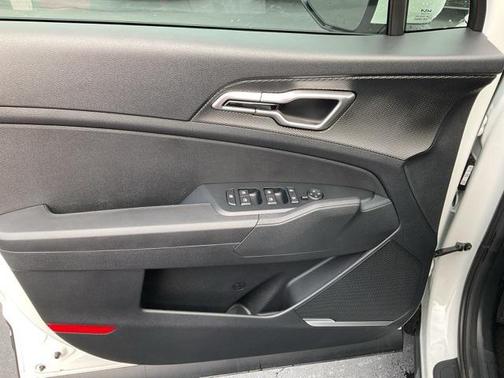 2025 Kia Sportage Hybrid LX