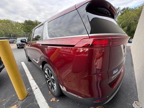 2024 Kia Carnival EX