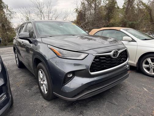 2022 Toyota Highlander LE