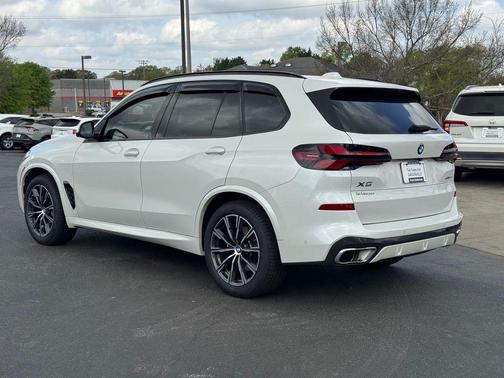 White Metallic 2025 BMW X5 xDrive40i