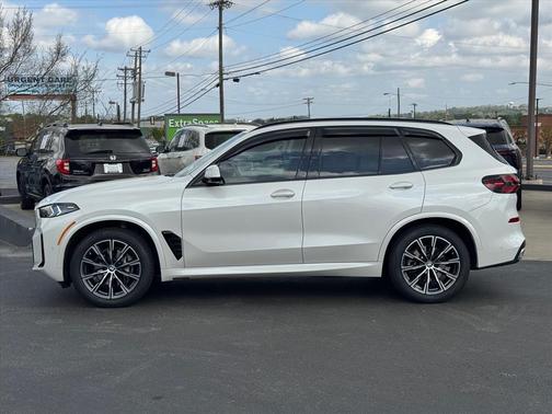 White Metallic 2025 BMW X5 xDrive40i
