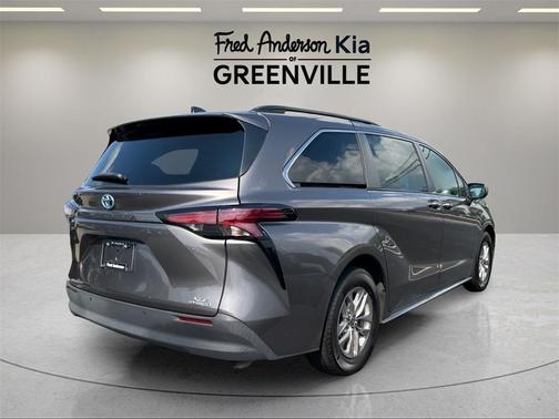 2022 Toyota Sienna XLE 7 Passenger