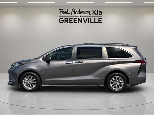 2022 Toyota Sienna XLE 7 Passenger