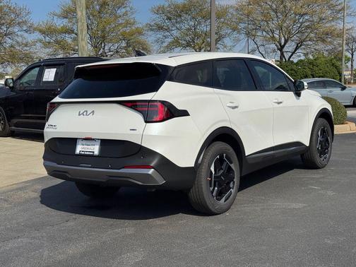 Snow White Pearl 2026 Kia Sportage SX Turbo