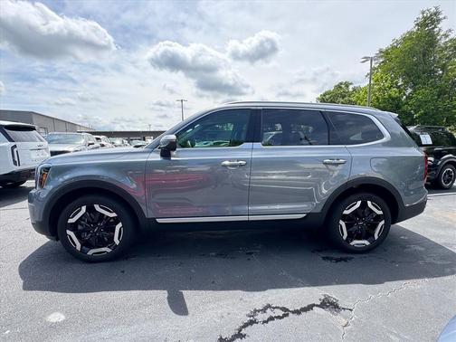 Everlasting Silver 2025 Kia Telluride S