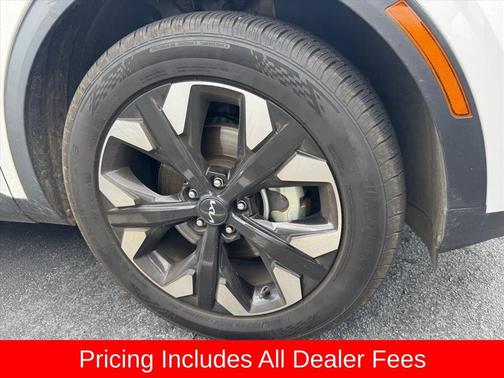 Glacial White Pearl 2023 Kia Sportage X-Line