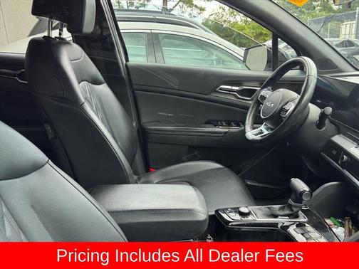 Glacial White Pearl 2023 Kia Sportage X-Line