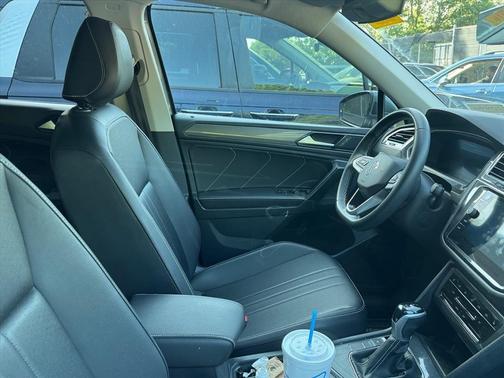 Platinum Gray Metallic 2023 Volkswagen Tiguan 2.0T SE