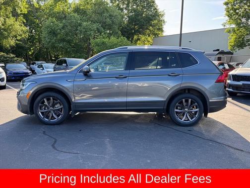 Platinum Gray Metallic 2023 Volkswagen Tiguan 2.0T SE