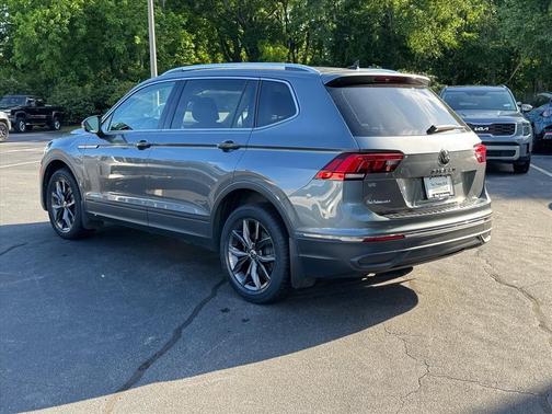 Platinum Gray Metallic 2023 Volkswagen Tiguan 2.0T SE