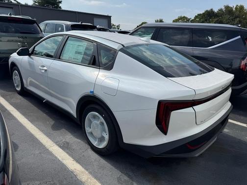 2025 Kia K4 LX