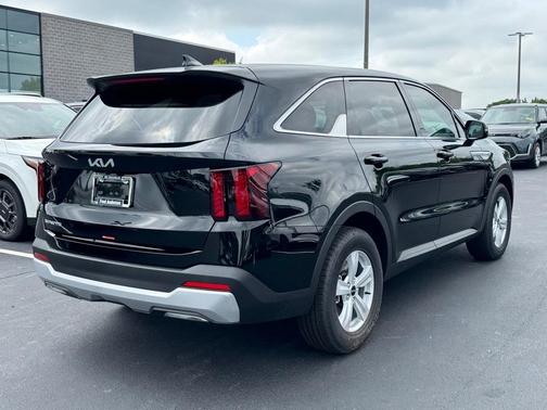 2025 Kia Sorento LX
