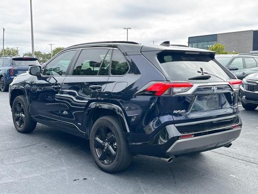 2020 Toyota RAV4 Hybrid SE