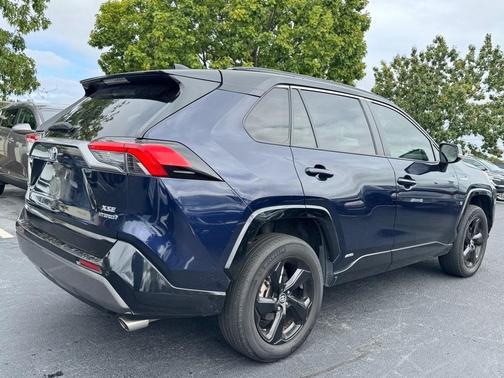 2020 Toyota RAV4 Hybrid SE