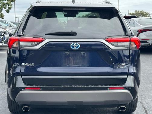 2020 Toyota RAV4 Hybrid SE