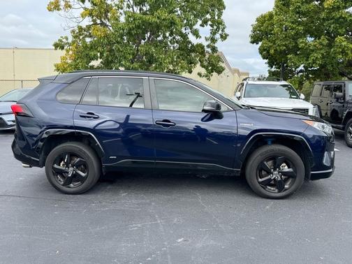 2020 Toyota RAV4 Hybrid SE
