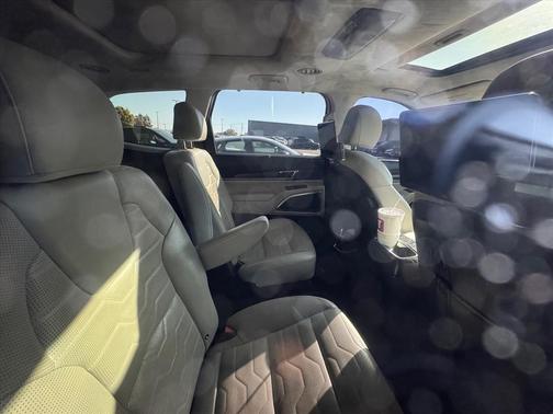 Glacial White Pearl 2022 Kia Telluride SX