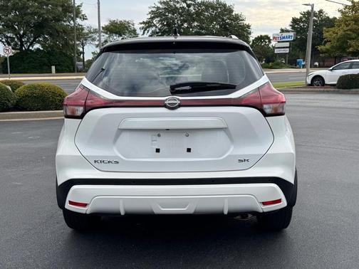 2023 Nissan Kicks SR