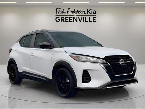 2023 Nissan Kicks SR