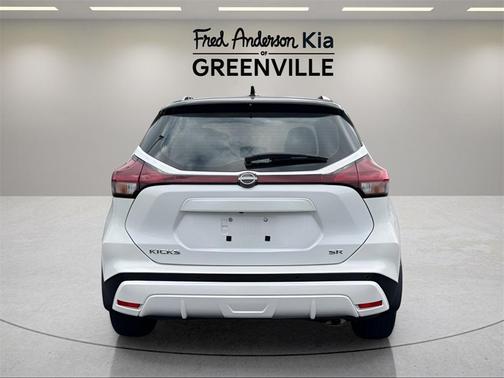 2023 Nissan Kicks SR