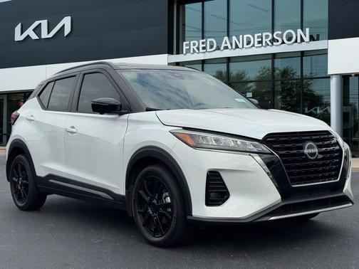 2023 Nissan Kicks SR