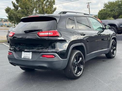 2017 Jeep Cherokee Sport