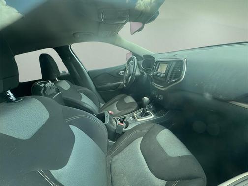 2017 Jeep Cherokee Sport