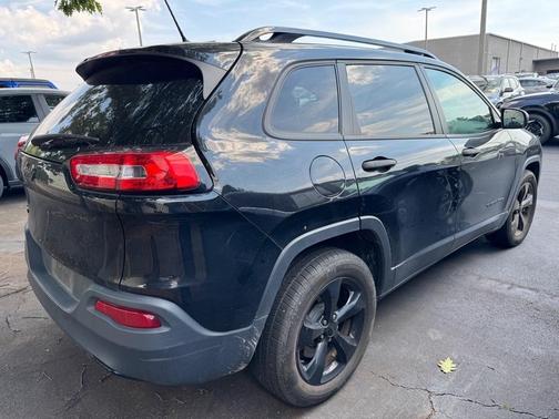 2017 Jeep Cherokee Sport