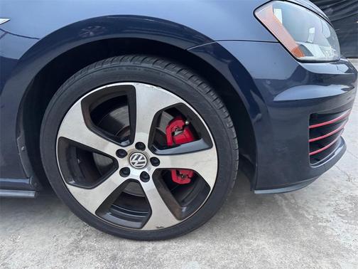 2015 Volkswagen Golf GTI 2.0T S w/Performance Package 4-Door