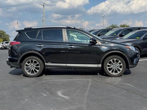2017 Toyota RAV4 Hybrid SE