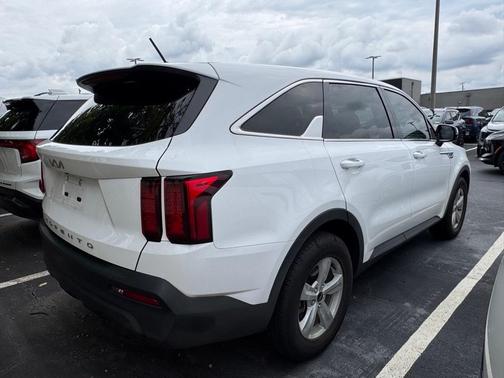 2022 Kia Sorento LX